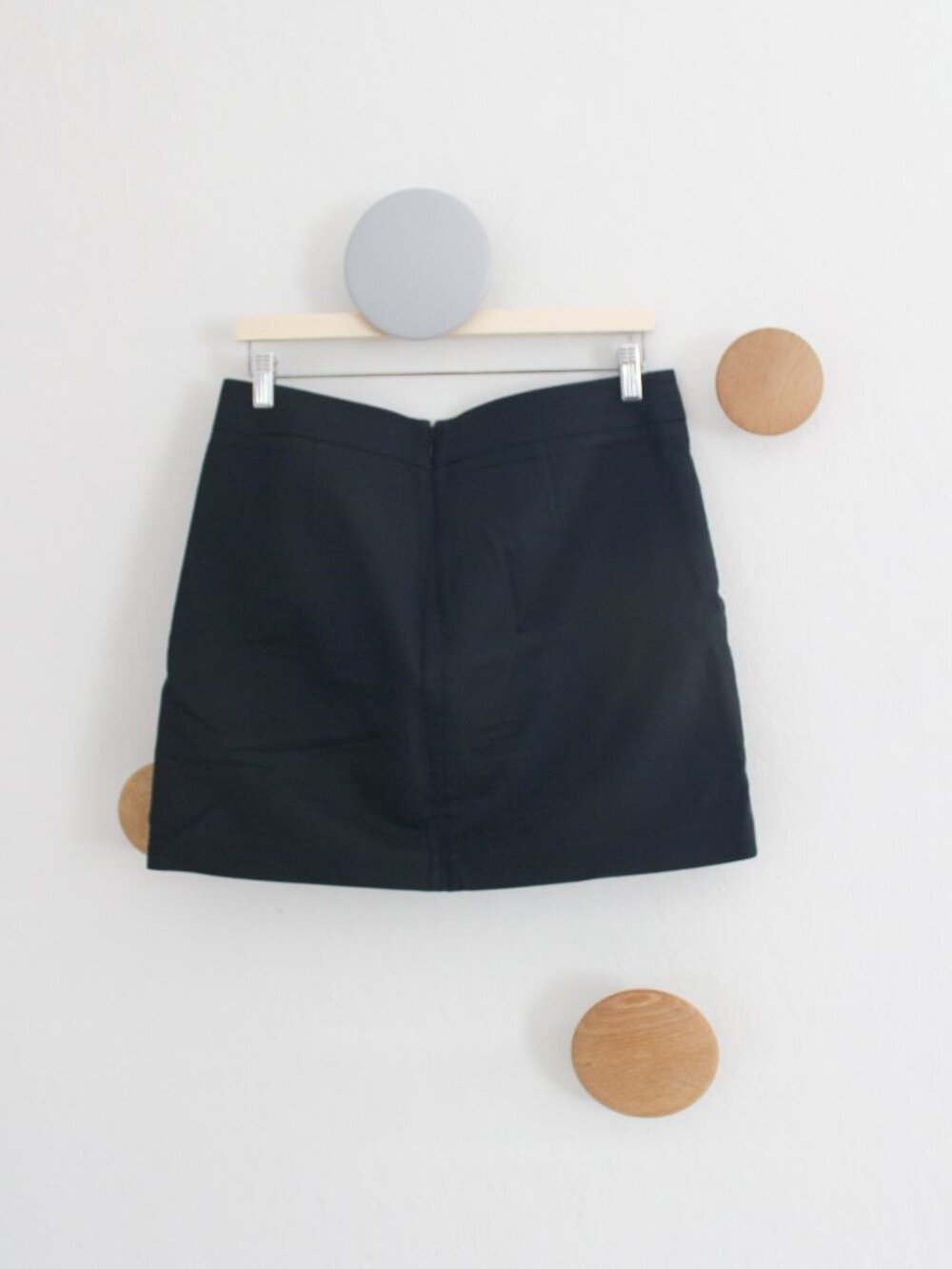 Gap Mini Skirt with Hidden Pockets Size 6 in True Black - Picture 3 of 5